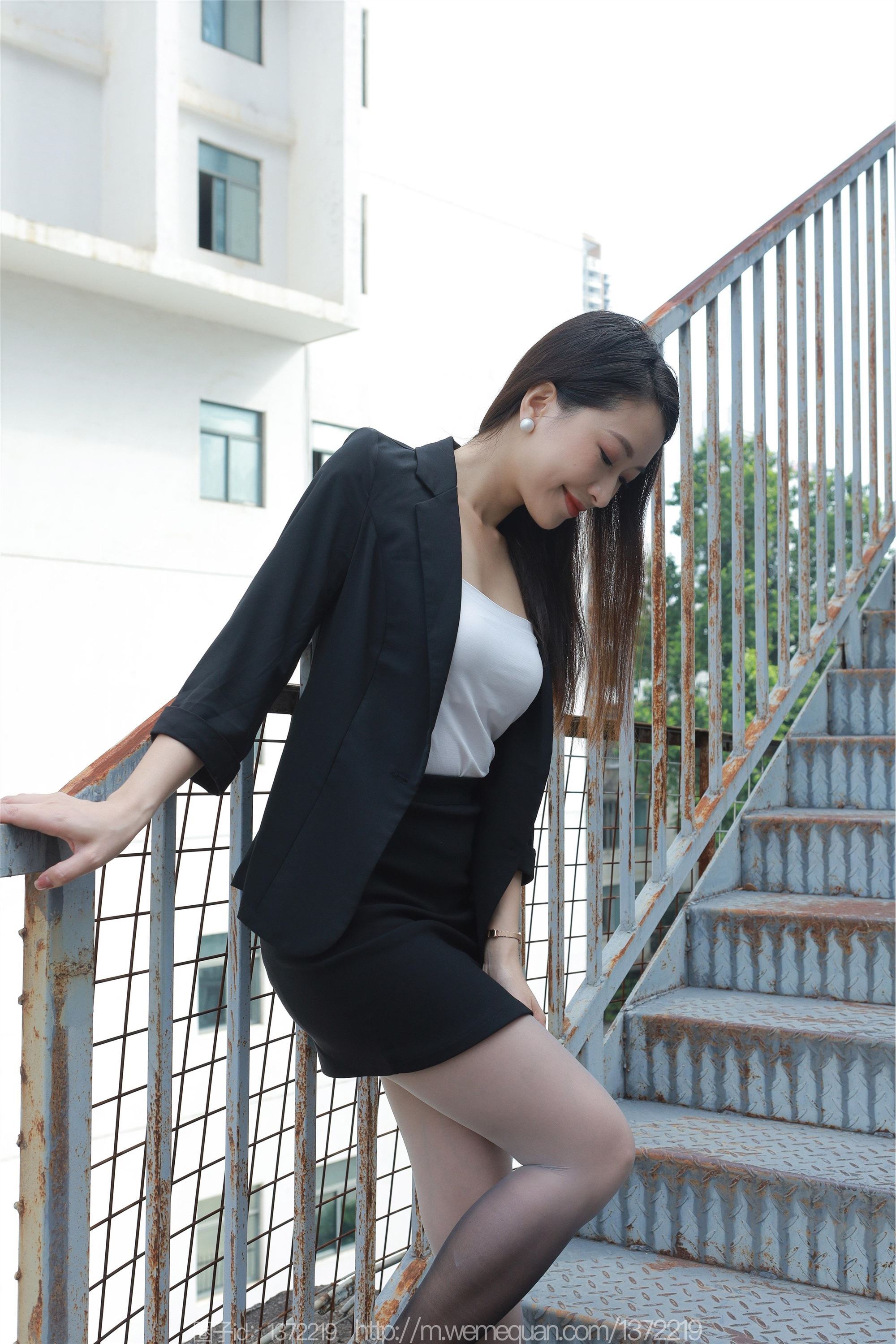 IESS异思趣向  2023.09.28 丝享家 1545 小婕《黑白灰渐变》